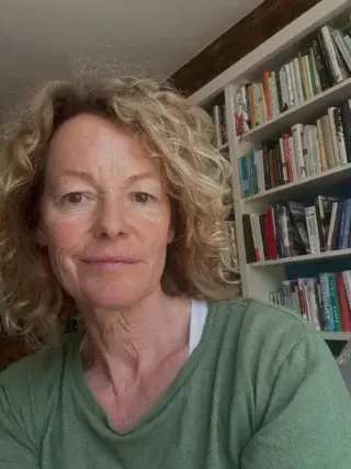 This is just a little idea for anyone, who, like me, loves reading. 

If you've read The Correspondent by Virgina Evans (winner of @womensprize for fiction - & well-deserved, it's fabulous) you will know where this idea has come from.

The book is written as a series of letters between the main character & people who populate her life, including her oldest & best friend.  Each letter they write they finish by saying 'I'm reading xxx by xxx.  What are you reading?'

And it struck me as just a lovely way to connect with someone.  It's not giving an opinion or a recommendation, just a way to share a little bit of life.

So I'm reading Land by @maggieofarrellofficial .  What are you reading?

#books
#readingforpleasure